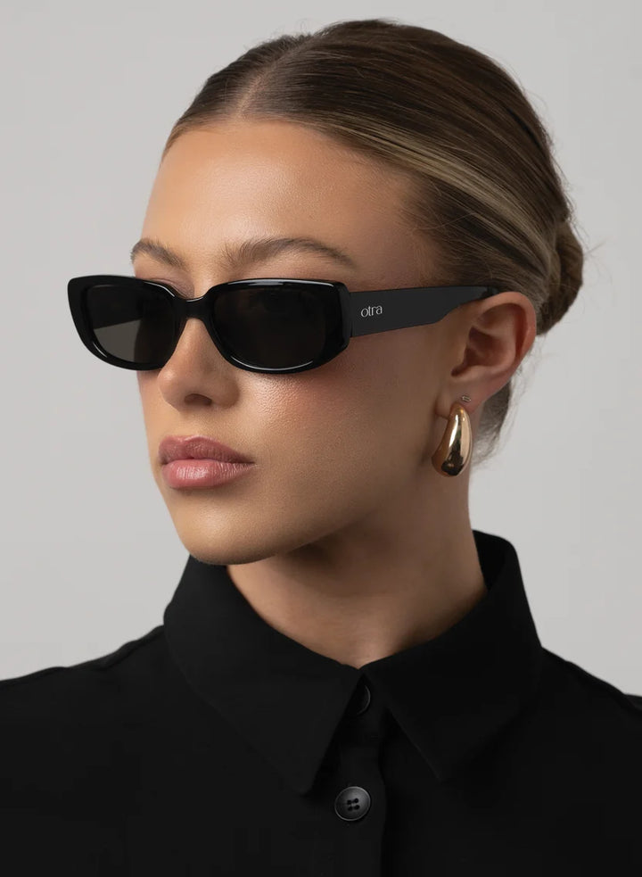 Backstreet Black Sunglasses in black and smoke, view 2