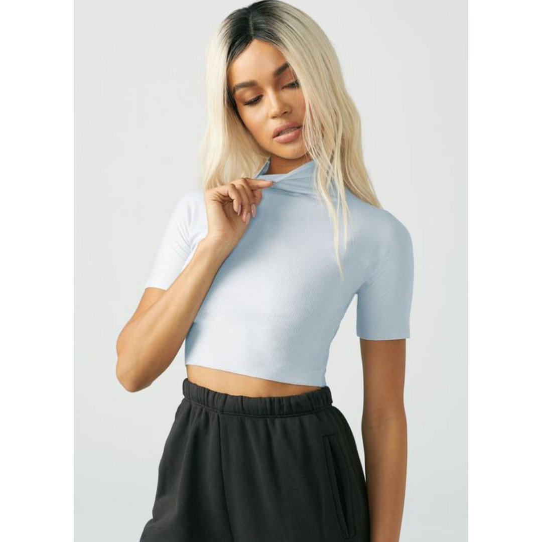 Edge light blue neck knit tee