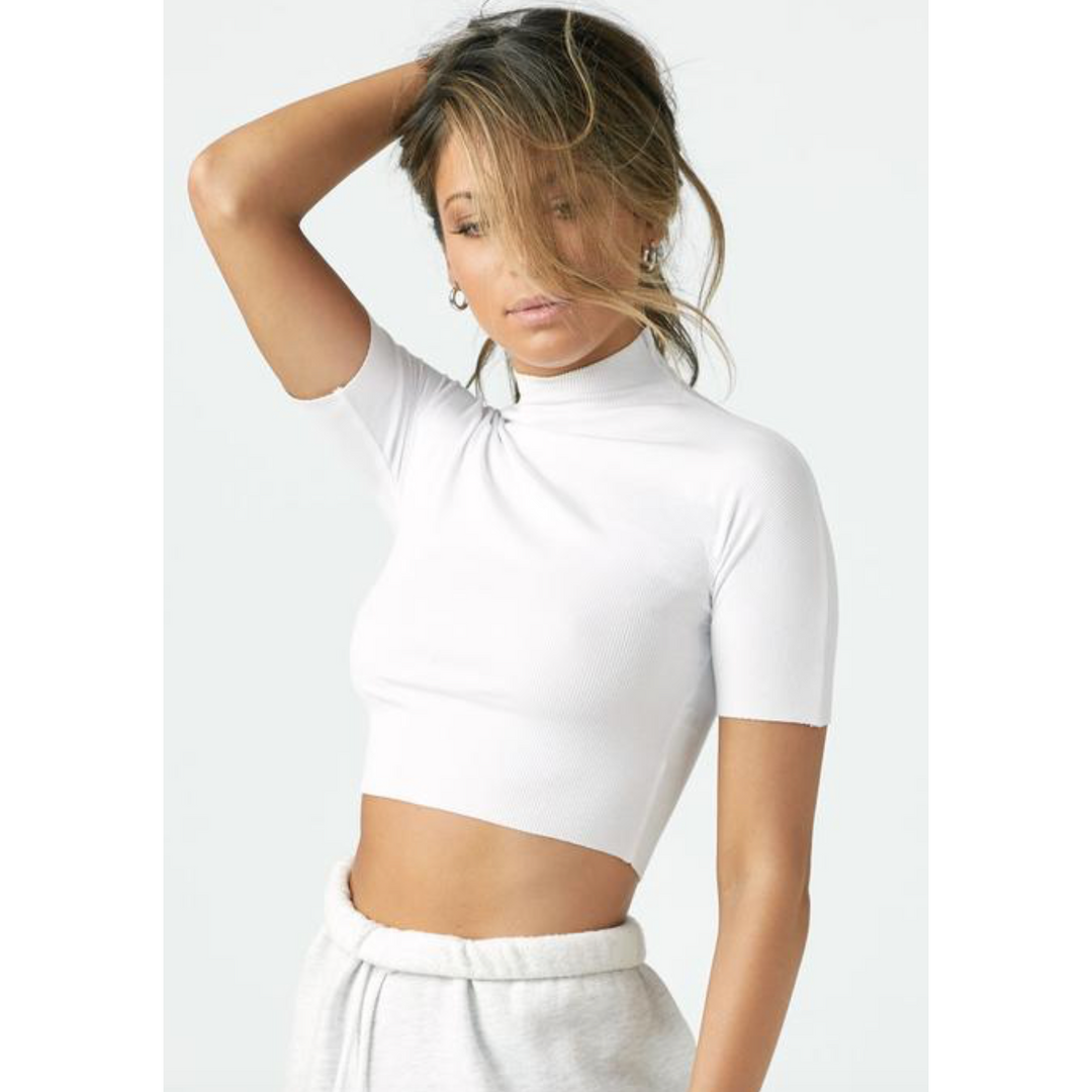 Edge white neck knit tee